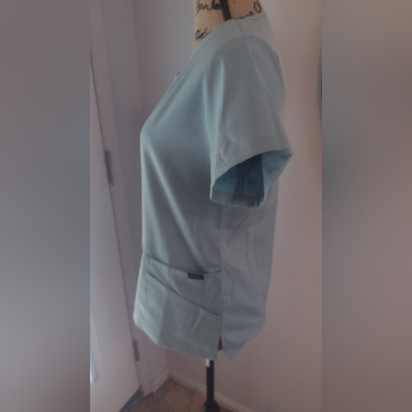 Light blue jogger scrub set - Picture 7 of 9